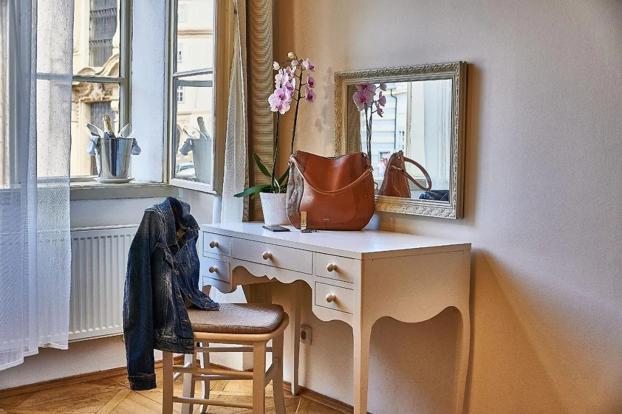 Apart-hotel Three Golden Crowns Apartments Praga