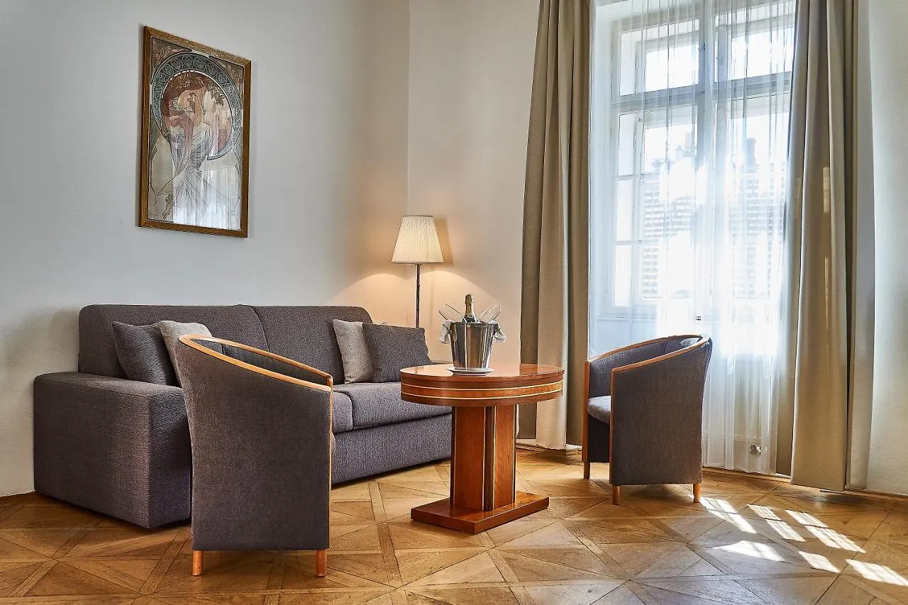 Aparthotel Three Golden Crowns Apartments