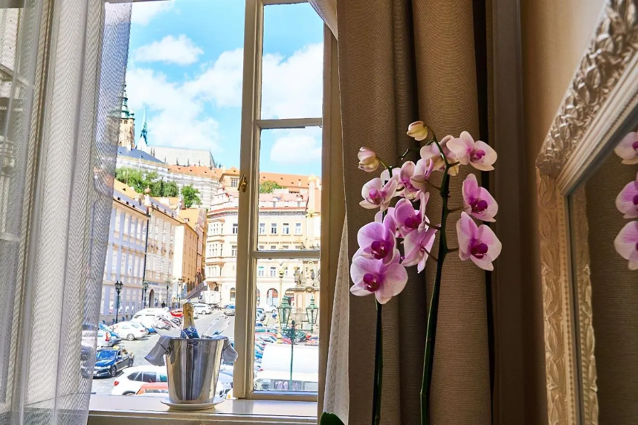 Three Golden Crowns Apartments 3*, Prague
