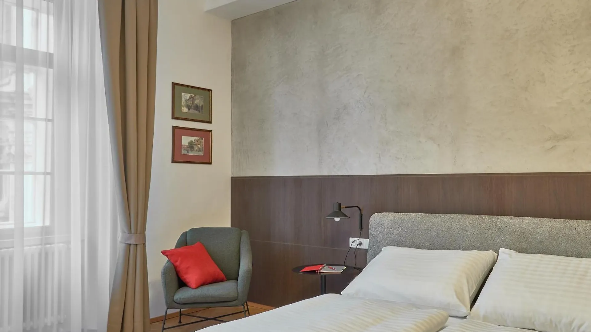 شقة فندقية براغ Three Golden Crowns Apartments