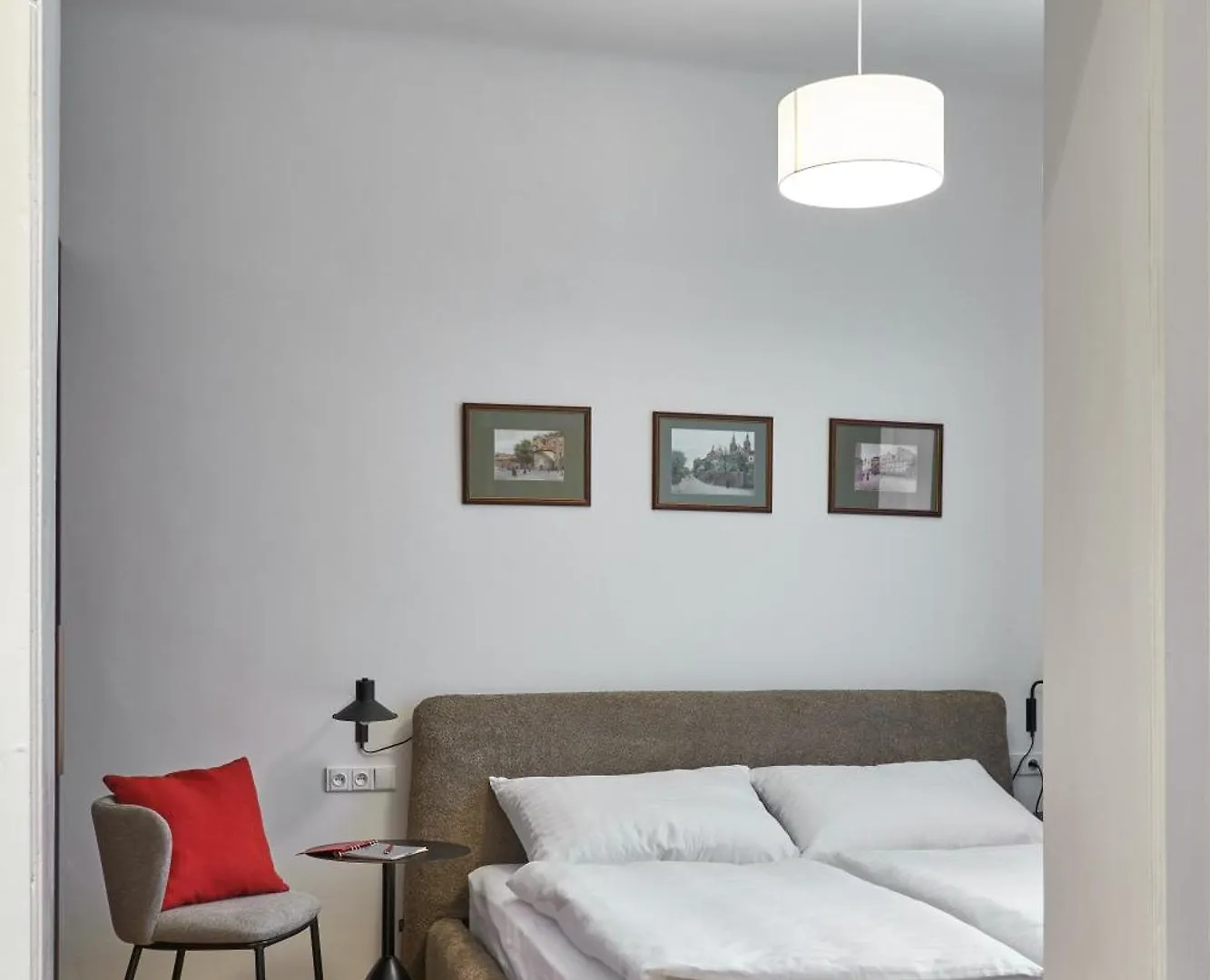 Aparthotel Three Golden Crowns Apartments
