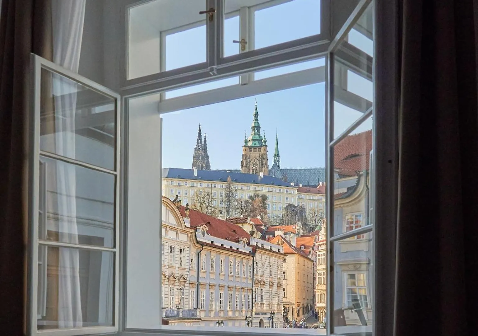 Three Golden Crowns Apartments 3*, Prague