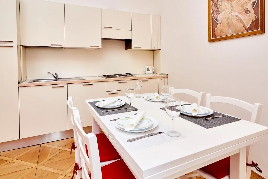 Aparthotel Three Golden Crowns Apartments