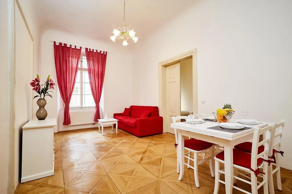 Aparthotel Three Golden Crowns Apartments