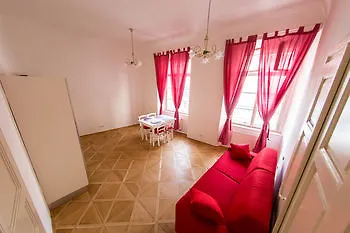 Aparthotel Three Golden Crowns Apartments