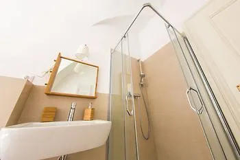 Three Golden Crowns Apartments Aparthotel
