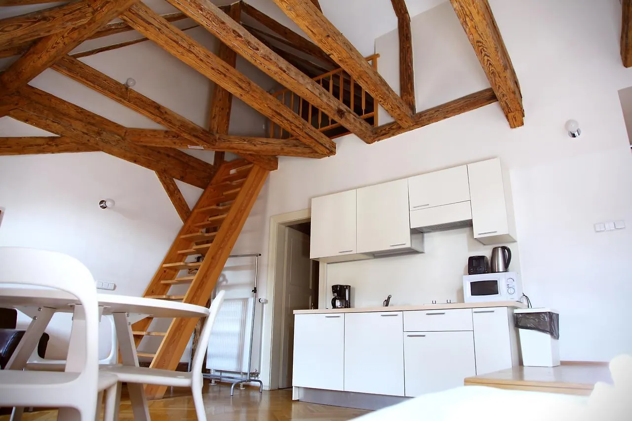 Three Golden Crowns Apartments 3*, Prague