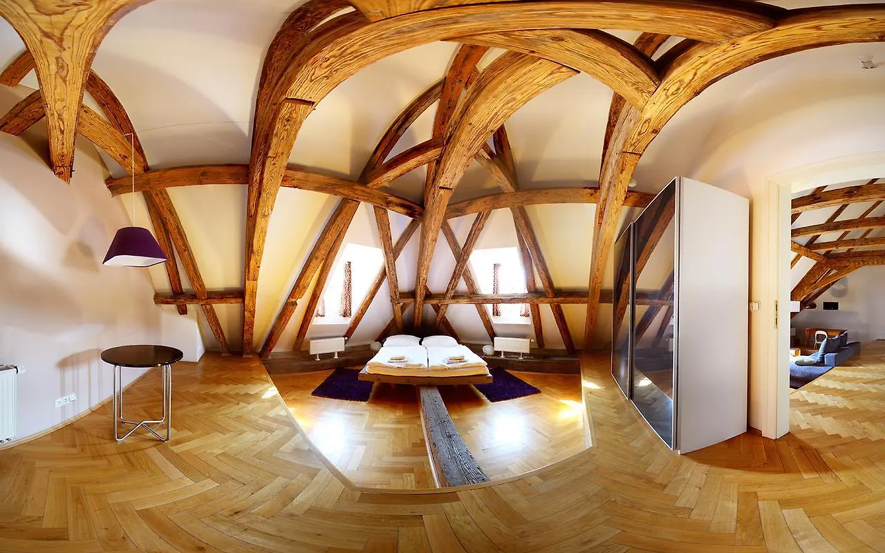 Three Golden Crowns Apartments Czech Republic