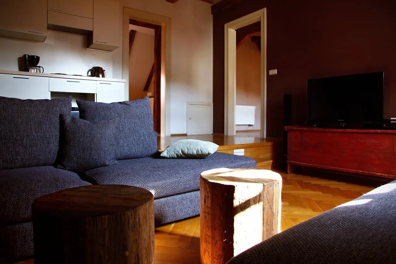 Three Golden Crowns Apartments Aparthotel