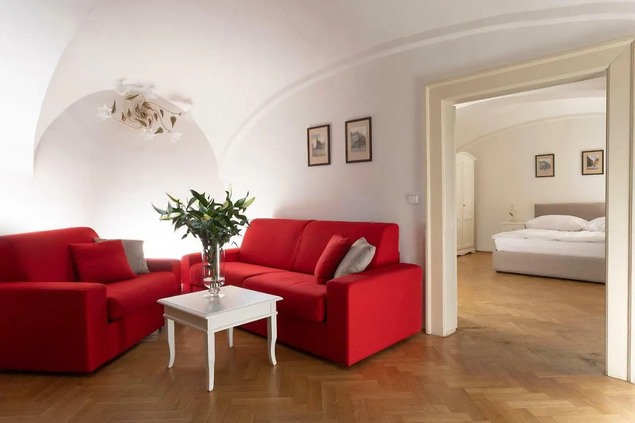 Three Golden Crowns Apartments Aparthotel