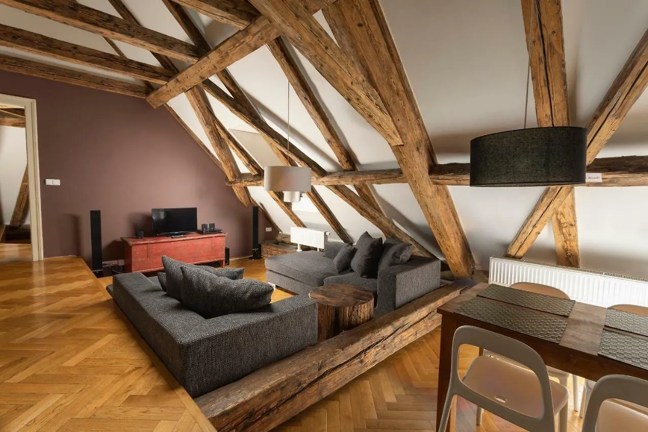 Aparthotel Three Golden Crowns Apartments