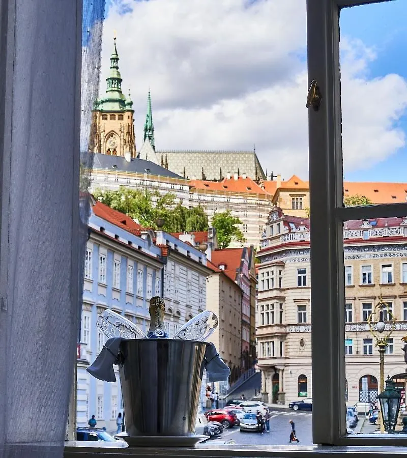 Three Golden Crowns Apartments 3*, Prague