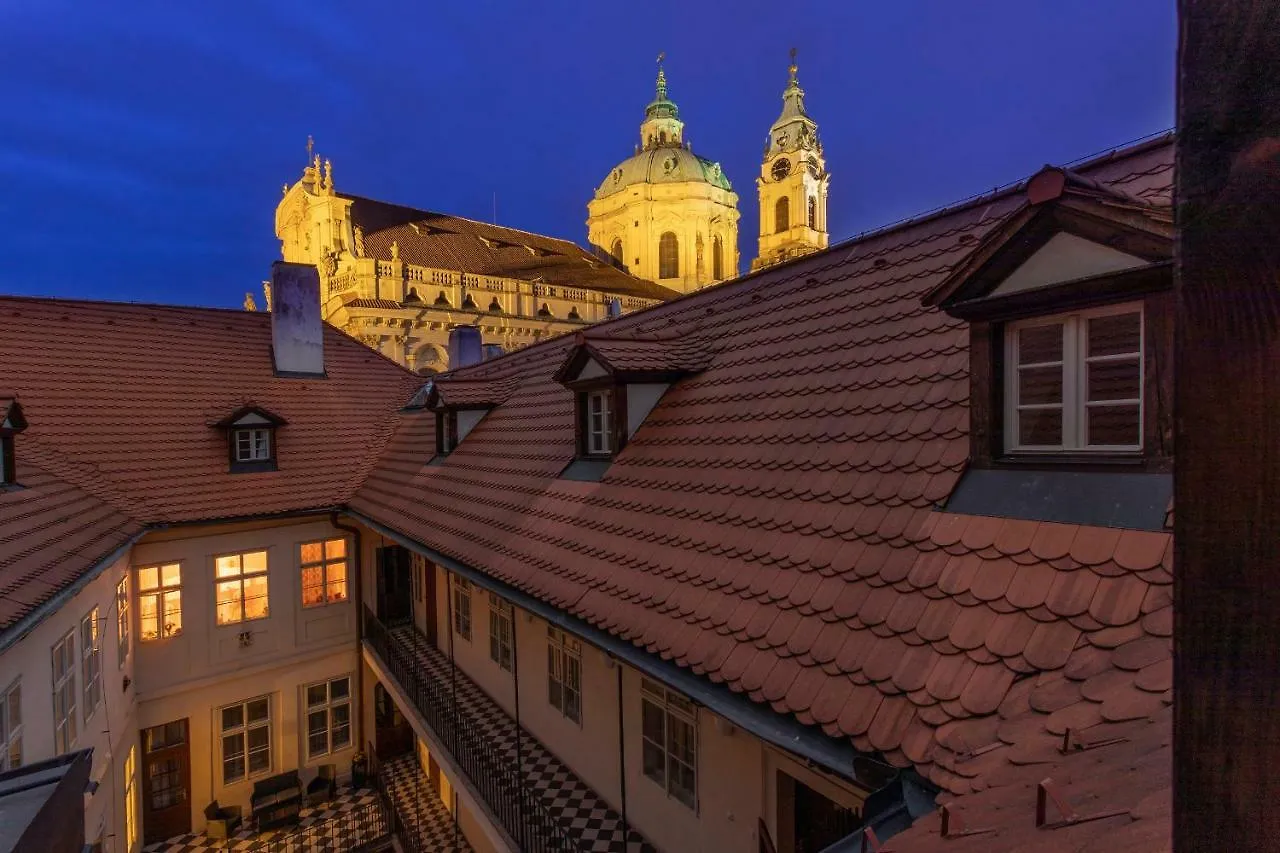 Three Golden Crowns Apartments Praha